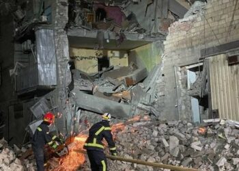 Окупанти атакували ракетою житлову багатоповерхівку на Донеччині, загинула жінка