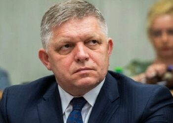 Скандальний прем'єр Словаччини пообіцяв не заважати продажу зброї Україні