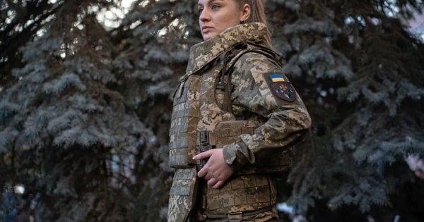 Міноборони затвердило перший український бронежилет для жінок