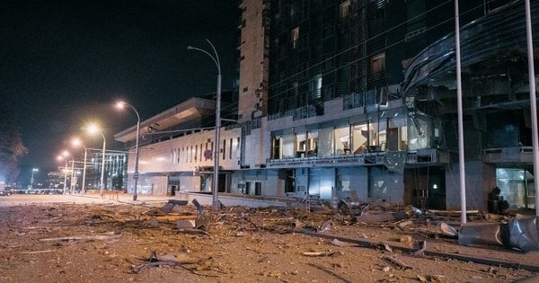 Росіяни завдали ракетних ударів по центральній частині Харкова, є постраждалі
