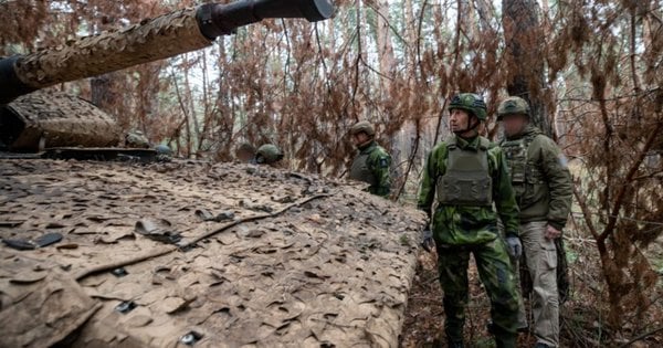 Головнокомандувач Збройних сил Швеції відвідав українських бійців на східному фронті