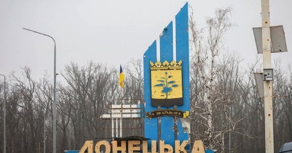На окупованих територіях росіяни видають гумдопомогу в обмін на партквитки «Єдіной Росії»