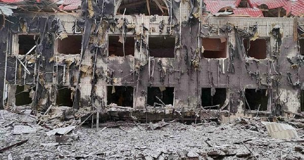 Росіяни вдарили ракетами по дитячому табору у Харкові, є руйнування