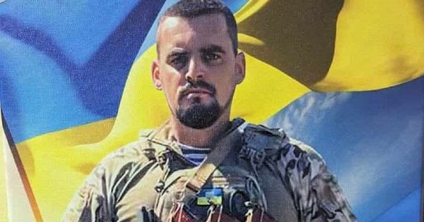 Загиблого на війні поліцейського з Львівщини Ярослава Вихопня нагородили «Хрестом хоробрих»