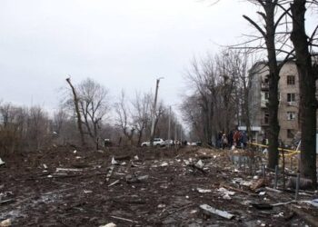 Внаслідок ракетної атаки на Харків постраждало майже півсотні людей