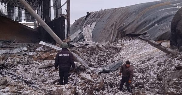 Росіяни знищили авіабомбами ангари із зерном у Вовчанську
