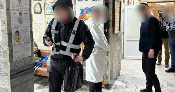 На хабарі 5000 доларів у Львові затримали хірурга військового госпіталю