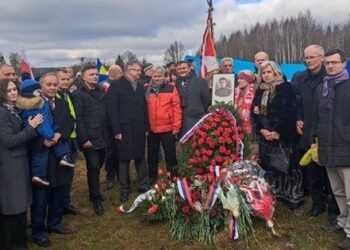 У Польщі під час пам'ятних урочистостей українці засвистали російського посла