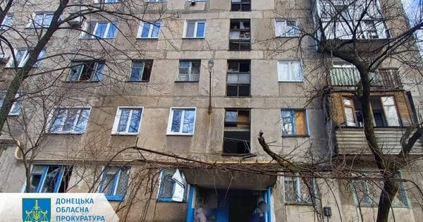 Росіяни атакували житлові будинки у донецькому Торецьку, є загиблий