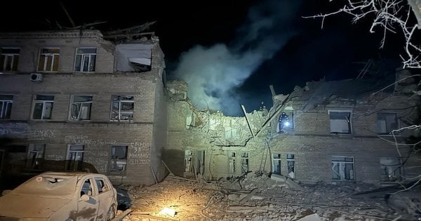 Росіяни зруйнували лікарню у Селидові на Донеччині, є загиблі