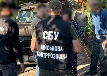Троє псевдоволонтерів з Буковини продали людям 13 авто, які ввозили для ЗСУ
