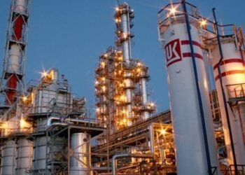 У Росії загорівся провідний нафтопереробний завод «Лукойл»
