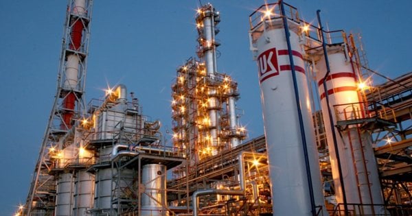 У Росії загорівся провідний нафтопереробний завод «Лукойл»
