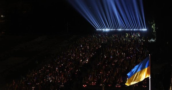 Над могилами українських Героїв на Марсовому запустили промені пам'яті