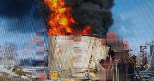 На нафтобазі у Бєлгородській області пролунав вибух та зайнялася пожежа