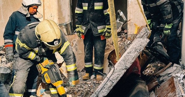 Під завалами в Одесі знайшли матір, яка намагалась закрити собою 8-місячне немовля