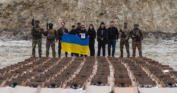 Гурт «Курган & Agregat» передав ГУР 175 дронів-камікадзе в межах благодійного туру Україною