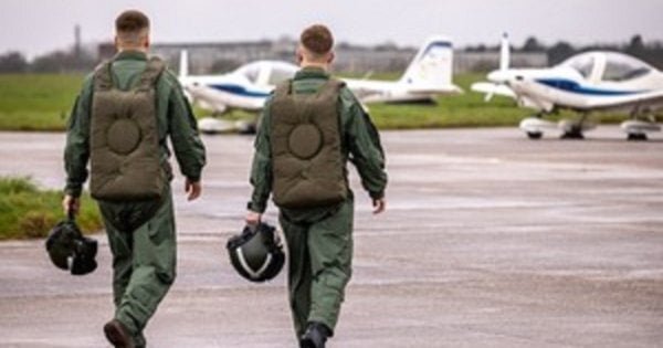 Українські льотчики завершили перший курс навчання на F-16 у Великій Британії