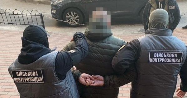 Посадовець Київської ОВА намагався шпигувати за ЗСУ під виглядом капелана