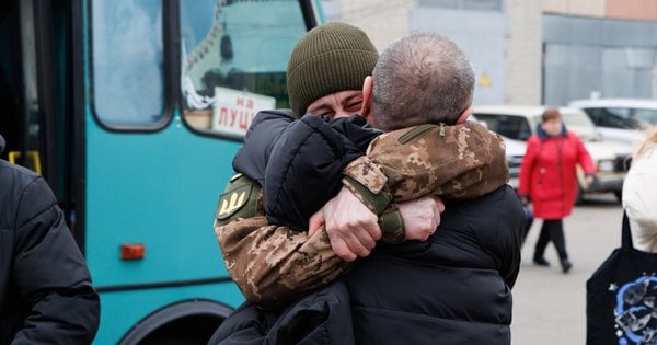 У Луцьку зустріли чотирьох звільнених із полону військовослужбовців