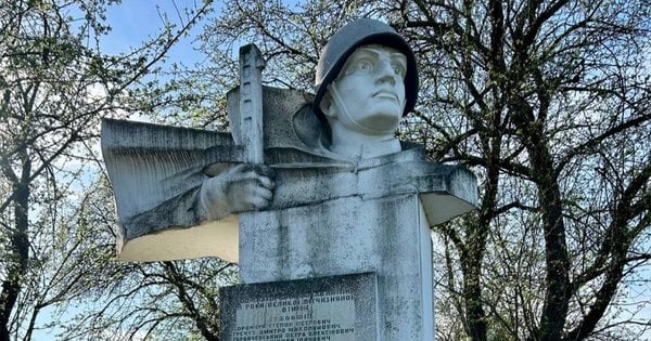На Прикарпатті замість радянського солдата встановлять пам’ятник Дмитру «Да Вінчі» Коцюбайлу