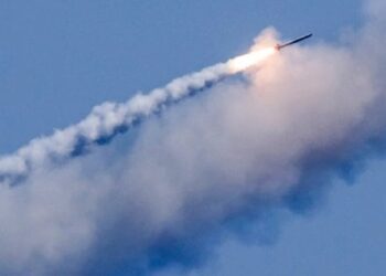 Під час нічного обстрілу України одна з ракет впала за 15 км від Польщі