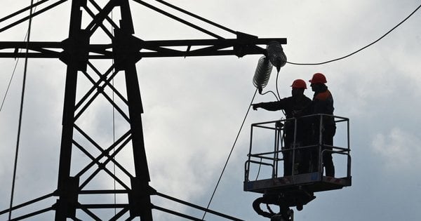 Міненерго заявило, що російські обстріли не призведуть до масштабних відключень світла