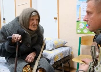 Monobank купить будинок 98-річній жінці, яка вийшла з окупації крізь лінію фронту