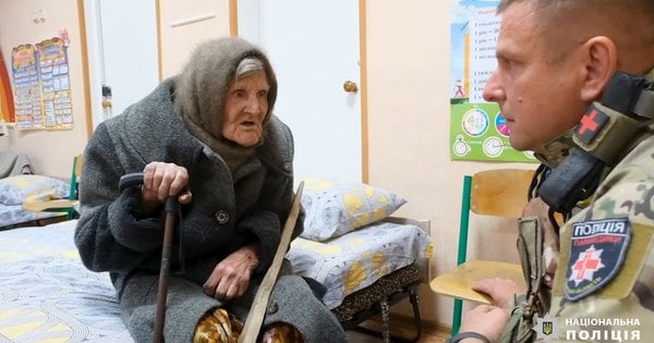 Monobank купить будинок 98-річній жінці, яка вийшла з окупації крізь лінію фронту