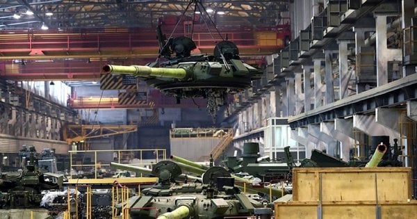 Росія виробляє більше зброї, ніж їй треба на війні і заповнює нею склади, − Борис Пісторіус