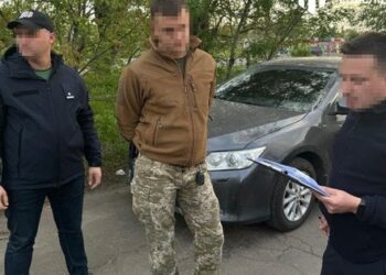 ДБР затримало військового на одержанні хабаря за оформлення інвалідності для матері бійця