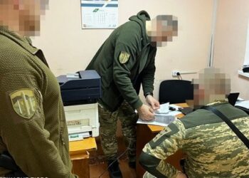 Посадовці військової частини на Донеччині розтратили 3,5 млн грн бойових виплат