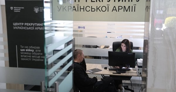 На Закарпатті відкрили перший рекрутинговий центр української армії