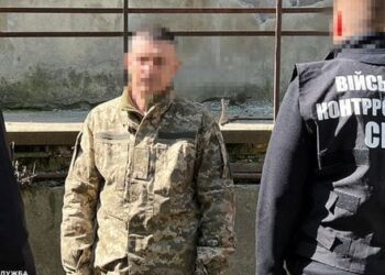 СБУ затримала екс-охоронця російської катівні, який мобілізувався до ЗСУ