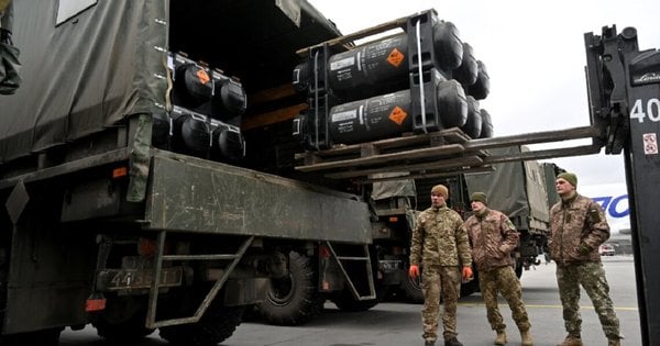 Україна зупинить наступ Росії після отримання нових партій зброї від партнерів, – Зеленський