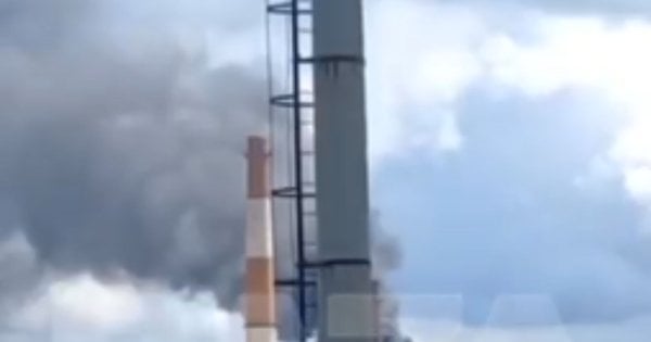 У Башкирії невідомі безпілотники атакували нафтопереробний завод (відео)