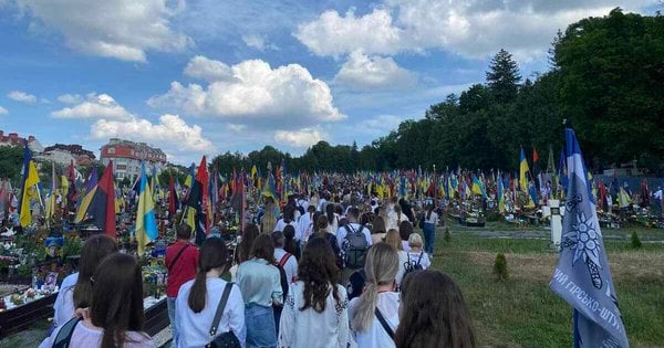 У Львові на Марсовому полі поховали 25-річну «госпітальєрку» Ірину Цибух