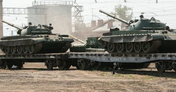 Росіяни кинули в бій танкові полки для виходу на кордони Луганської області
