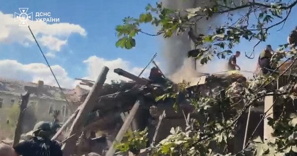 Росіяни атакували ракетами житловий сектор Кривого Рогу, є загиблі та поранені (фото, відео)