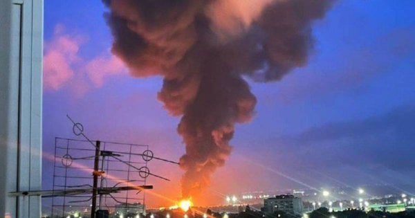 У Ростовські області Росії зайнялася масштабна пожежа на місцевій нафтобазі