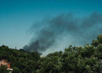 У російському Курську спалахнула масштабна пожежа