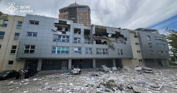 Росія під час повторного обстрілу завдала удару по пологовому у Києві