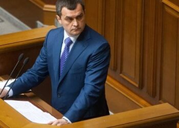 ДБР повідомило про підозру в держзраді ексглаві МВС Віталію Захарченку