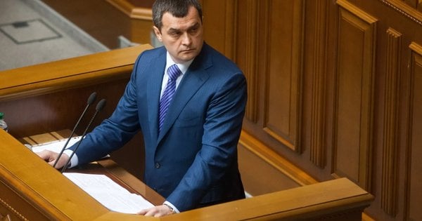 ДБР повідомило про підозру в держзраді ексглаві МВС Віталію Захарченку