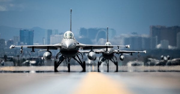 Україна отримала першу партію винищувачів F-16 – Bloomberg