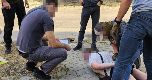 У Херсоні затримали правоохоронця, який змушував місцевих голосувати на псевдореферендумі