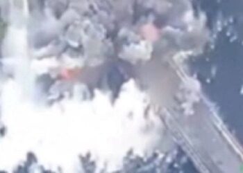 У мережі з'явилось відео знищення моста у Курській області Росії