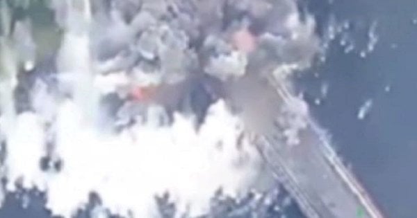 У мережі з'явилось відео знищення моста у Курській області Росії