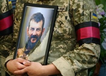 Львів'яни попрощалися з військовим з Маріуполя, дружина якого відкрила у місті квіткарню