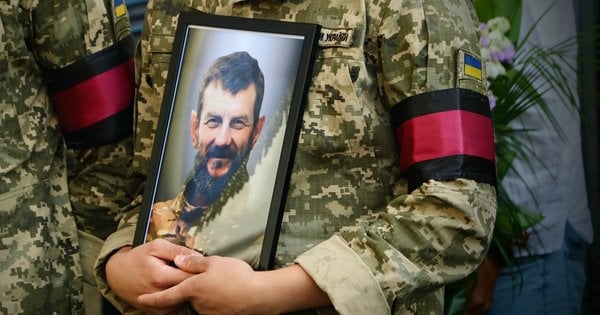 Львів'яни попрощалися з військовим з Маріуполя, дружина якого відкрила у місті квіткарню
